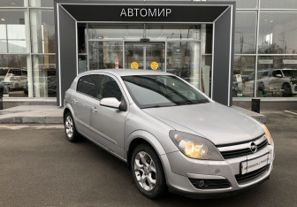 Подержанный автомобиль Opel Astra Hatchback 2005 года (3 фото)