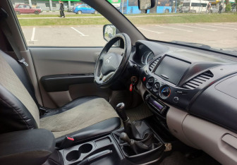 Подержанный автомобиль Mitsubishi L200 2011 года (13 фото)
