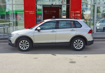 Подержанный автомобиль Volkswagen Tiguan 2021 года (8 фото)