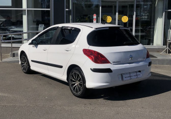 Подержанный автомобиль Peugeot 308 Hatchback 2010 года (7 фото)