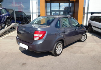 Подержанный автомобиль LADA (ВАЗ) Granta Sedan 2015 года (5 фото)