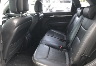 Подержанный автомобиль Kia Sorento 2012 года (11 фото)