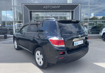 Подержанный автомобиль Toyota Highlander 2013 года (7 фото)
