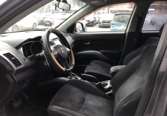 Подержанный автомобиль Mitsubishi Outlander 2008 года (9 фото)