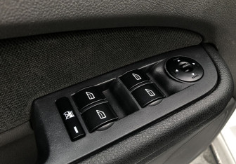 Подержанный автомобиль Ford Focus Sedan 2007 года (13 фото)