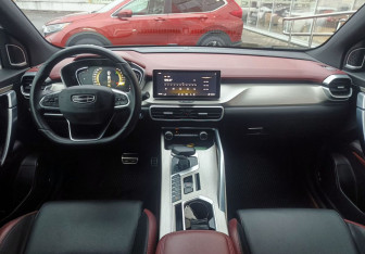 Подержанный автомобиль Geely Coolray 2023 года (14 фото)