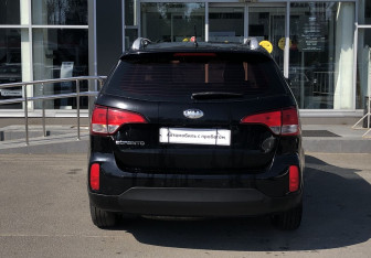Подержанный автомобиль Kia Sorento 2013 года (6 фото)
