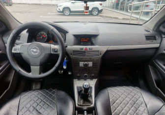 Подержанный автомобиль Opel Astra Wagon 2004 года (15 фото)