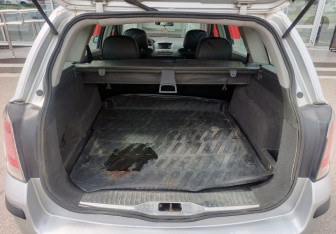 Подержанный автомобиль Opel Astra Wagon 2004 года (12 фото)