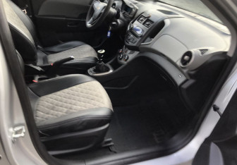 Подержанный автомобиль Chevrolet Aveo Hatchback 2012 года (9 фото)