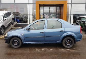 Подержанный автомобиль Renault Logan Sedan 2011 года (8 фото)