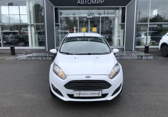Подержанный автомобиль Ford Fiesta Hatchback 2016 года (2 фото)
