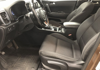 Подержанный автомобиль Kia Sportage 2016 года (9 фото)