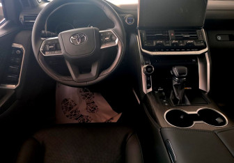 Новый Toyota Land Cruiser Suv 2025 (10 фото)