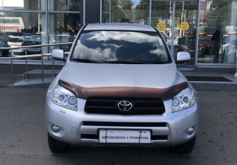 Подержанный автомобиль Toyota RAV4 2008 года (2 фото)