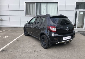 Подержанный автомобиль Renault Sandero 2018 года (5 фото)