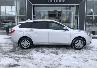 Подержанный автомобиль LADA (ВАЗ) Vesta Wagon 2022 года (4 фото)
