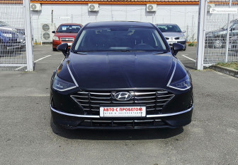Подержанный автомобиль Hyundai Sonata 2020 года (2 фото)