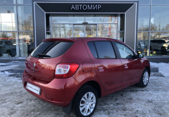 Подержанный автомобиль Renault Sandero 2014 года (5 фото)