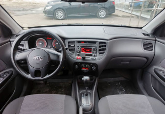 Подержанный автомобиль Kia Rio Hatchback 2011 года (15 фото)