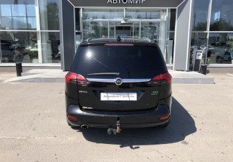 Подержанный автомобиль Opel Zafira Minivan 2016 года (6 фото)