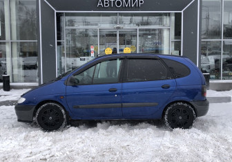 Подержанный автомобиль Renault Megane Hatchback 1997 года (8 фото)