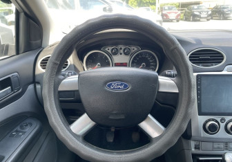 Подержанный автомобиль Ford Focus Sedan 2009 года (12 фото)