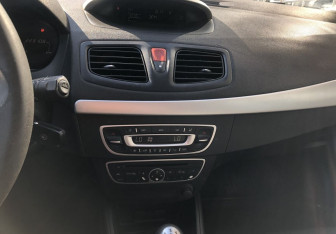 Подержанный автомобиль Renault Megane Hatchback 2010 года (12 фото)