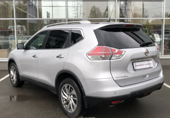 Подержанный автомобиль Nissan X-Trail 2016 года (7 фото)