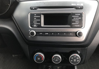 Подержанный автомобиль Kia Rio Sedan 2015 года (14 фото)