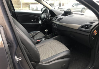 Подержанный автомобиль Renault Fluence 2012 года (9 фото)