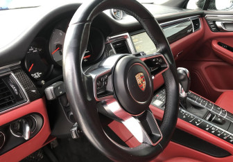 Подержанный автомобиль Porsche Macan 2014 года (14 фото)