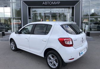 Подержанный автомобиль Renault Sandero 2014 года (7 фото)