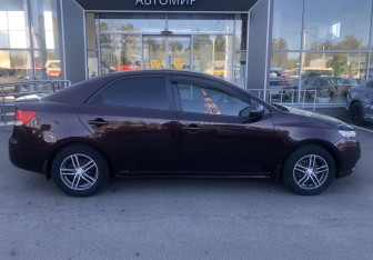 Подержанный автомобиль Kia Cerato Sedan 2011 года (4 фото)