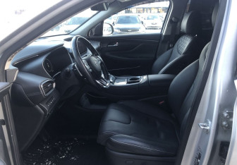 Подержанный автомобиль Hyundai Santa Fe 2022 года (9 фото)