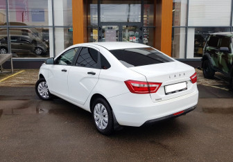 Подержанный автомобиль LADA (ВАЗ) Vesta Sedan 2016 года (7 фото)