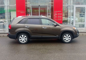 Подержанный автомобиль Kia Sorento 2011 года (4 фото)