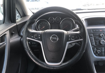 Подержанный автомобиль Opel Astra Hatchback 2013 года (12 фото)