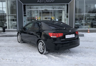 Подержанный автомобиль Kia Cerato Sedan 2011 года (7 фото)