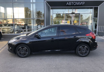 Подержанный автомобиль Ford Focus Hatchback 2012 года (4 фото)