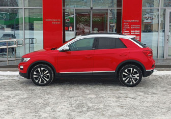 Подержанный автомобиль Volkswagen T-Roc 2020 года (8 фото)