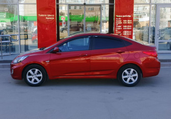 Подержанный автомобиль Hyundai Solaris Sedan 2012 года (8 фото)