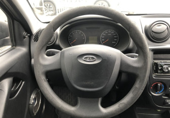 Подержанный автомобиль LADA (ВАЗ) Granta Liftback 2015 года (12 фото)