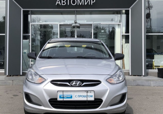 Подержанный автомобиль Hyundai Solaris Sedan 2013 года (2 фото)