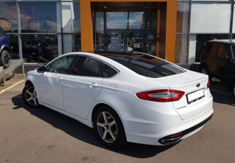 Подержанный автомобиль Ford Mondeo Sedan 2017 года (7 фото)