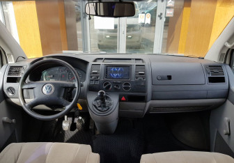 Подержанный автомобиль Volkswagen Transporter Minivan 2004 года (13 фото)