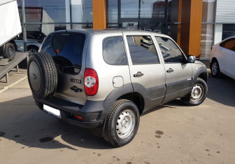 Подержанный автомобиль Chevrolet Niva 2015 года (5 фото)