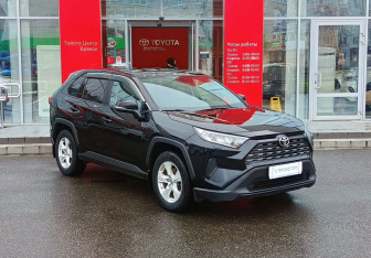 Подержанный автомобиль Toyota RAV4 2020 года (3 фото)