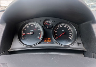 Подержанный автомобиль Opel Astra Wagon 2004 года (13 фото)