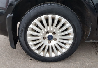 Подержанный автомобиль Ford Focus Sedan 2011 года (9 фото)